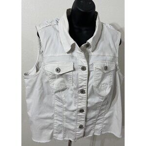 Maurices Denim Vest Jacket Womens Size 2 Blue Light Wash Sleeveless Crochet
